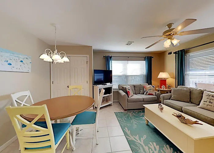 Three Cs #206 Apartment *